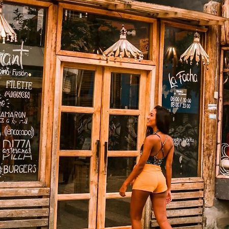 La Facha Hostal Restaurant Surf Mompiche Bagian luar foto