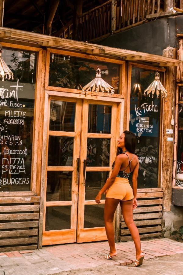 La Facha Hostal Restaurant Surf Mompiche Bagian luar foto