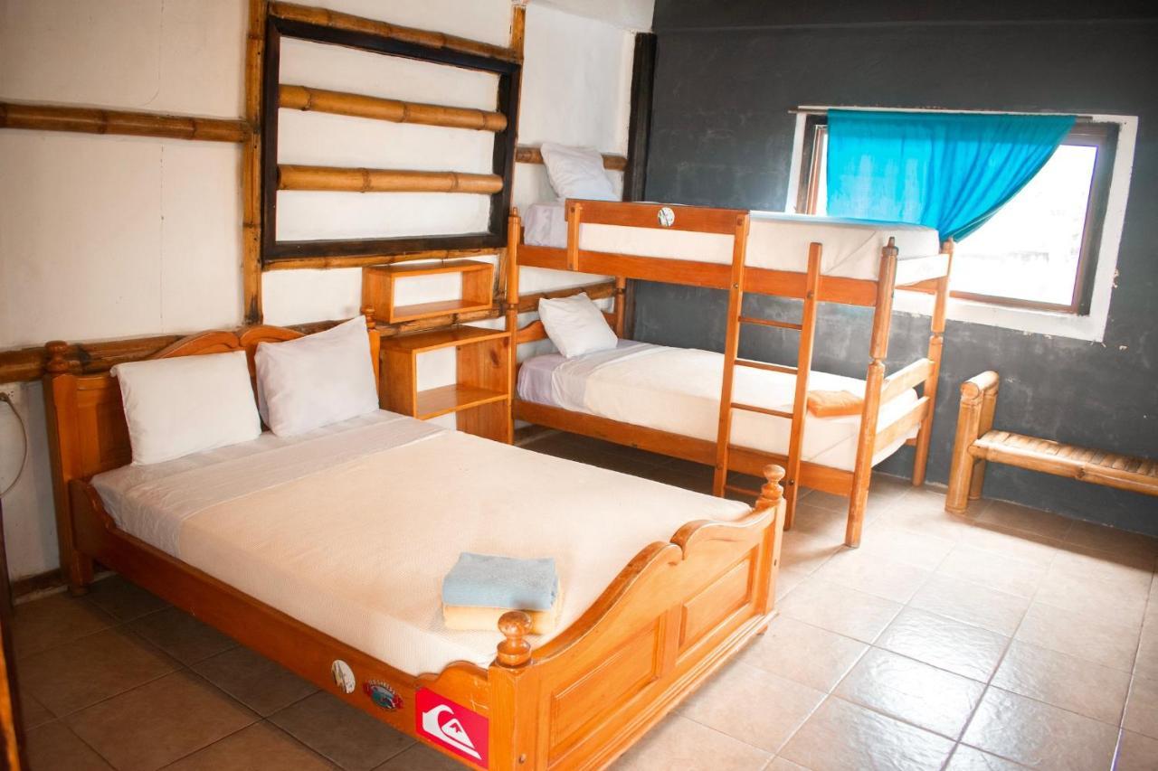 La Facha Hostal Restaurant Surf Mompiche Bagian luar foto