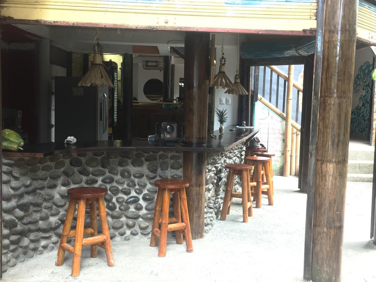 La Facha Hostal Restaurant Surf Mompiche Bagian luar foto