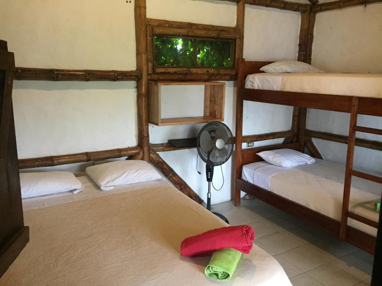 La Facha Hostal Restaurant Surf Mompiche Bagian luar foto