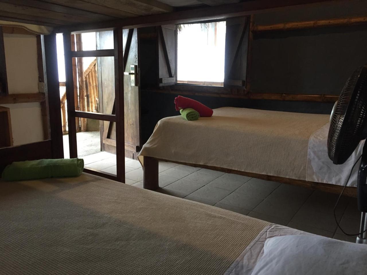La Facha Hostal Restaurant Surf Mompiche Bagian luar foto