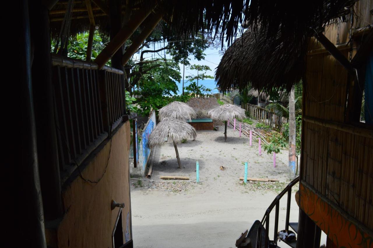 La Facha Hostal Restaurant Surf Mompiche Bagian luar foto