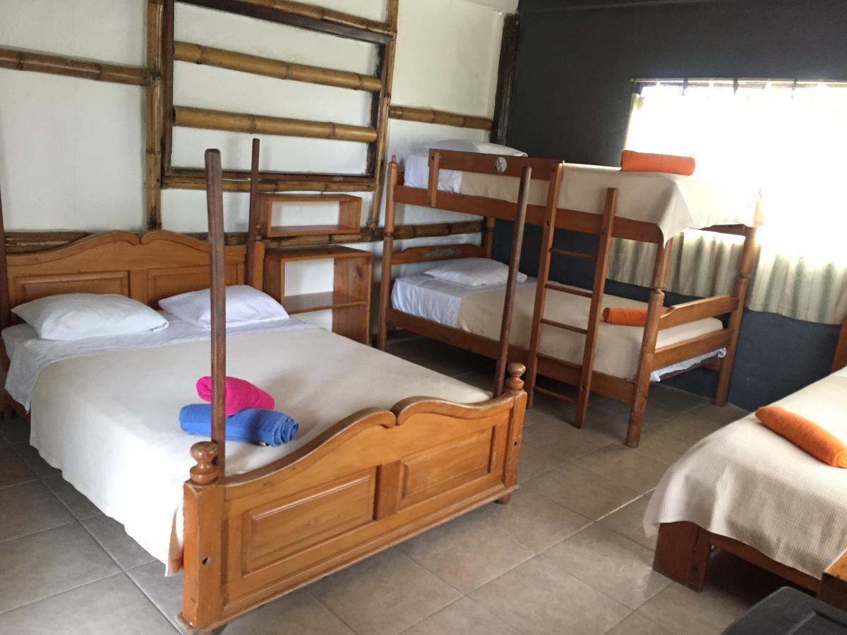 La Facha Hostal Restaurant Surf Mompiche Bagian luar foto