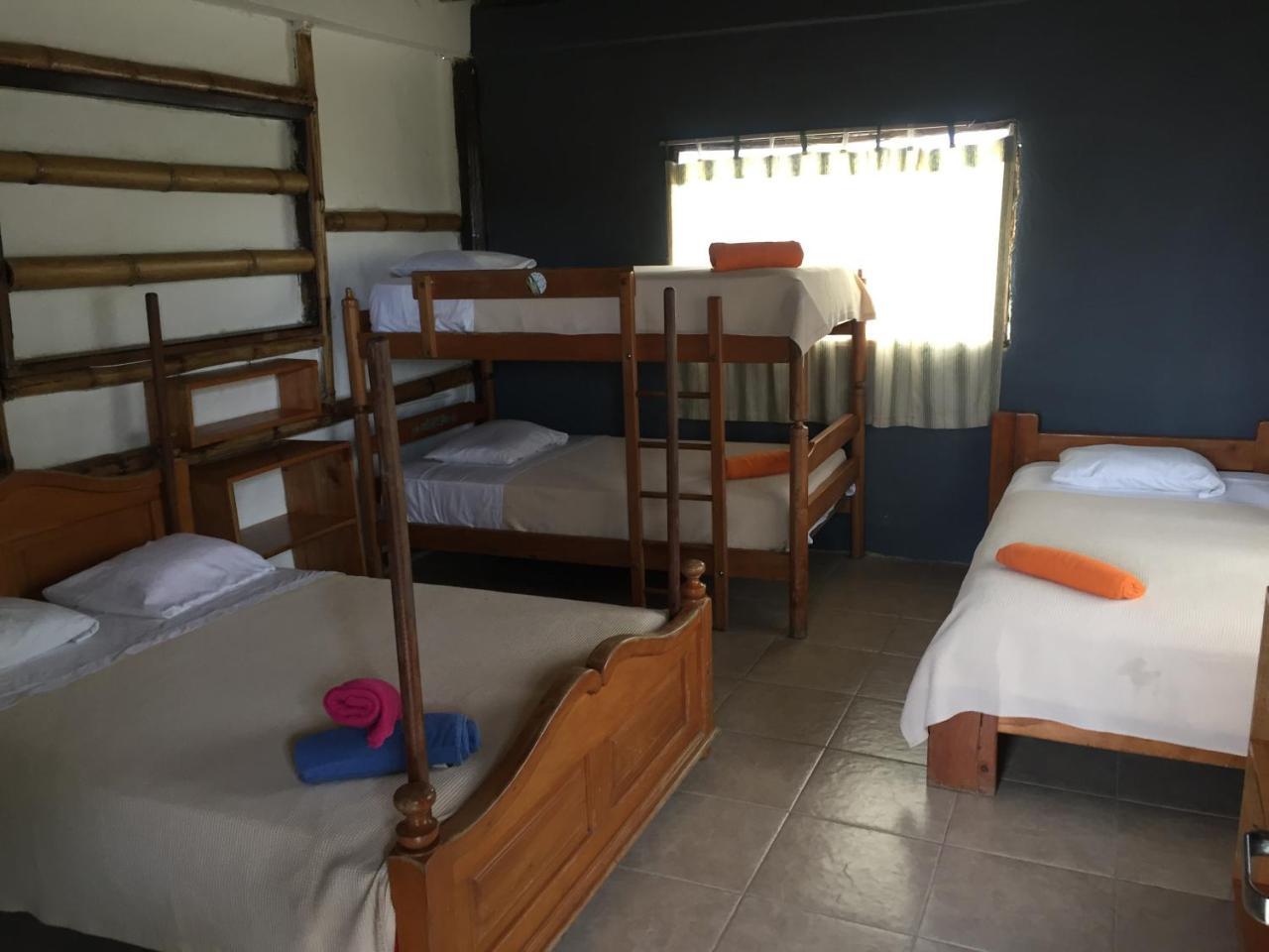 La Facha Hostal Restaurant Surf Mompiche Bagian luar foto