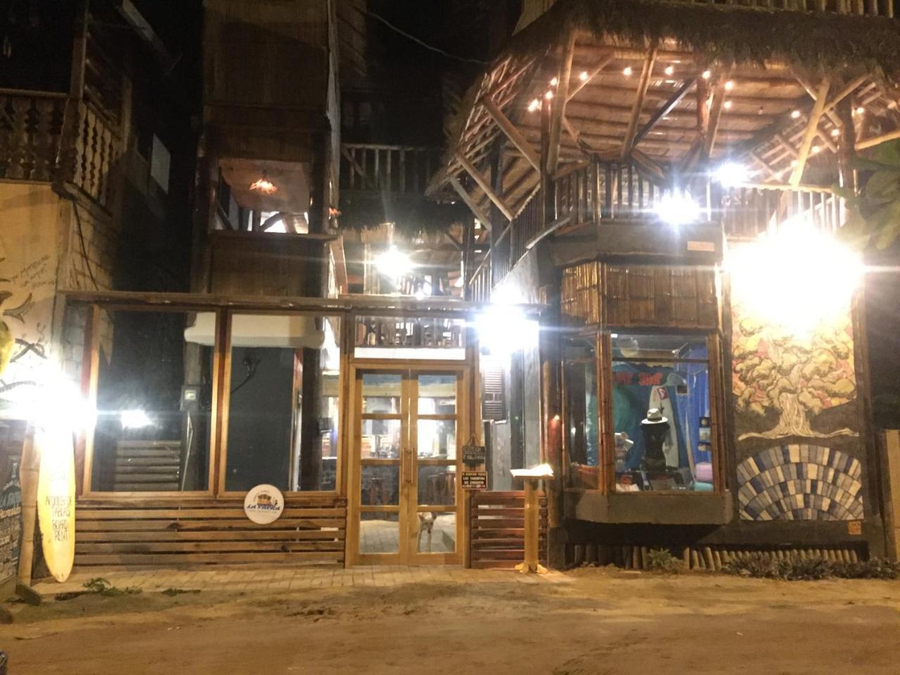 La Facha Hostal Restaurant Surf Mompiche Bagian luar foto