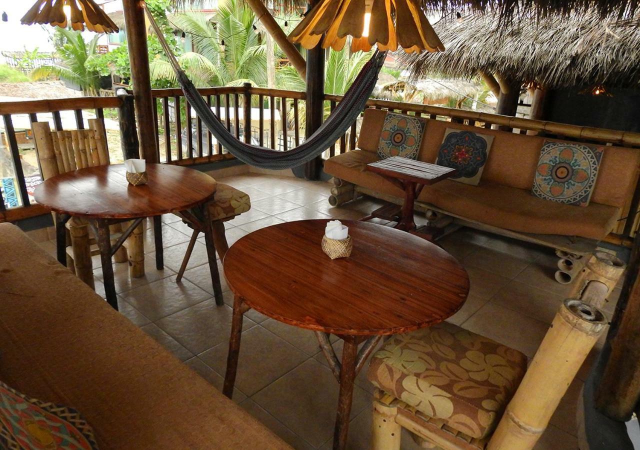 La Facha Hostal Restaurant Surf Mompiche Bagian luar foto